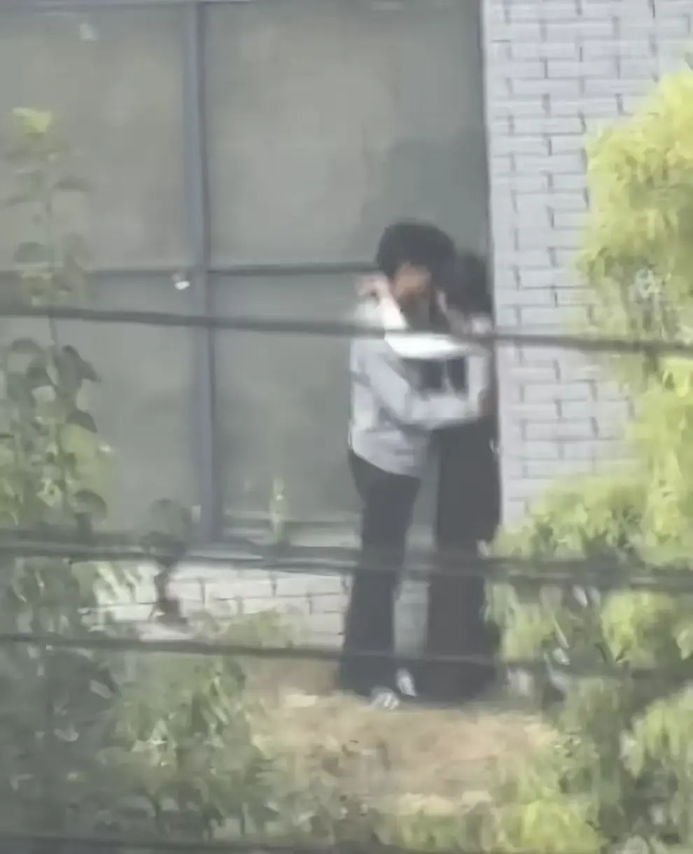 《蚌埠职教园情侣野外视频》完整版高清资源免费看-蚌埠职教园情侣野外视频事件后续全解析-原生态画面无删减在线观看